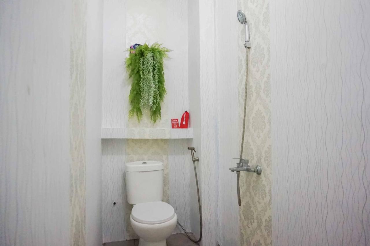 Reddoorz Near Velodrome Malang 2 Hotel Ngadipuro Bagian luar foto