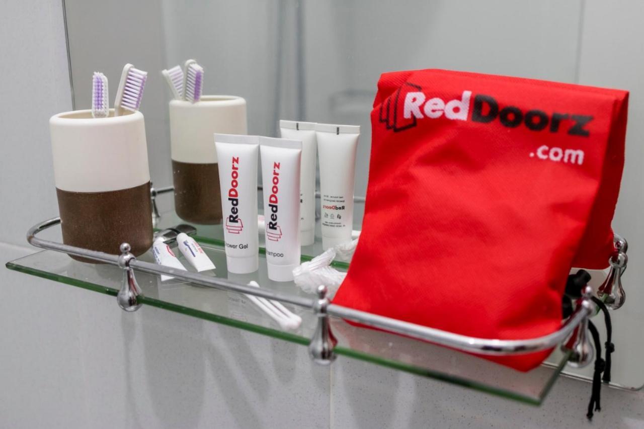Reddoorz Near Velodrome Malang 2 Hotel Ngadipuro Bagian luar foto