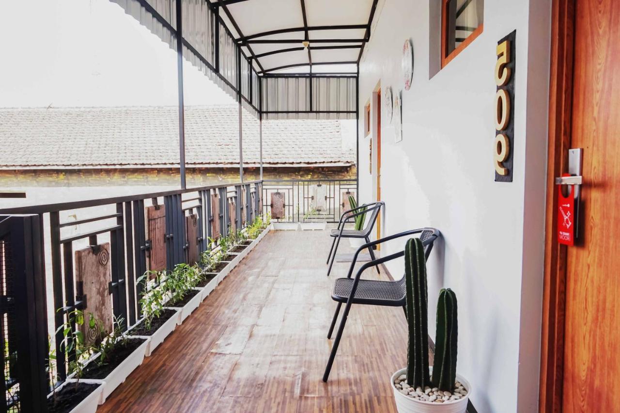 Reddoorz Near Velodrome Malang 2 Hotel Ngadipuro Bagian luar foto